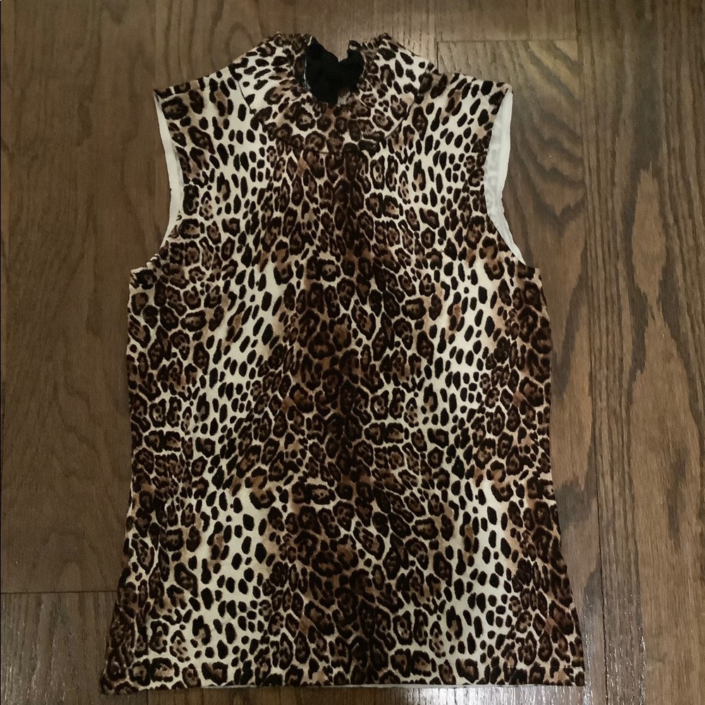 Leopard print sleeveless lightweight sweater